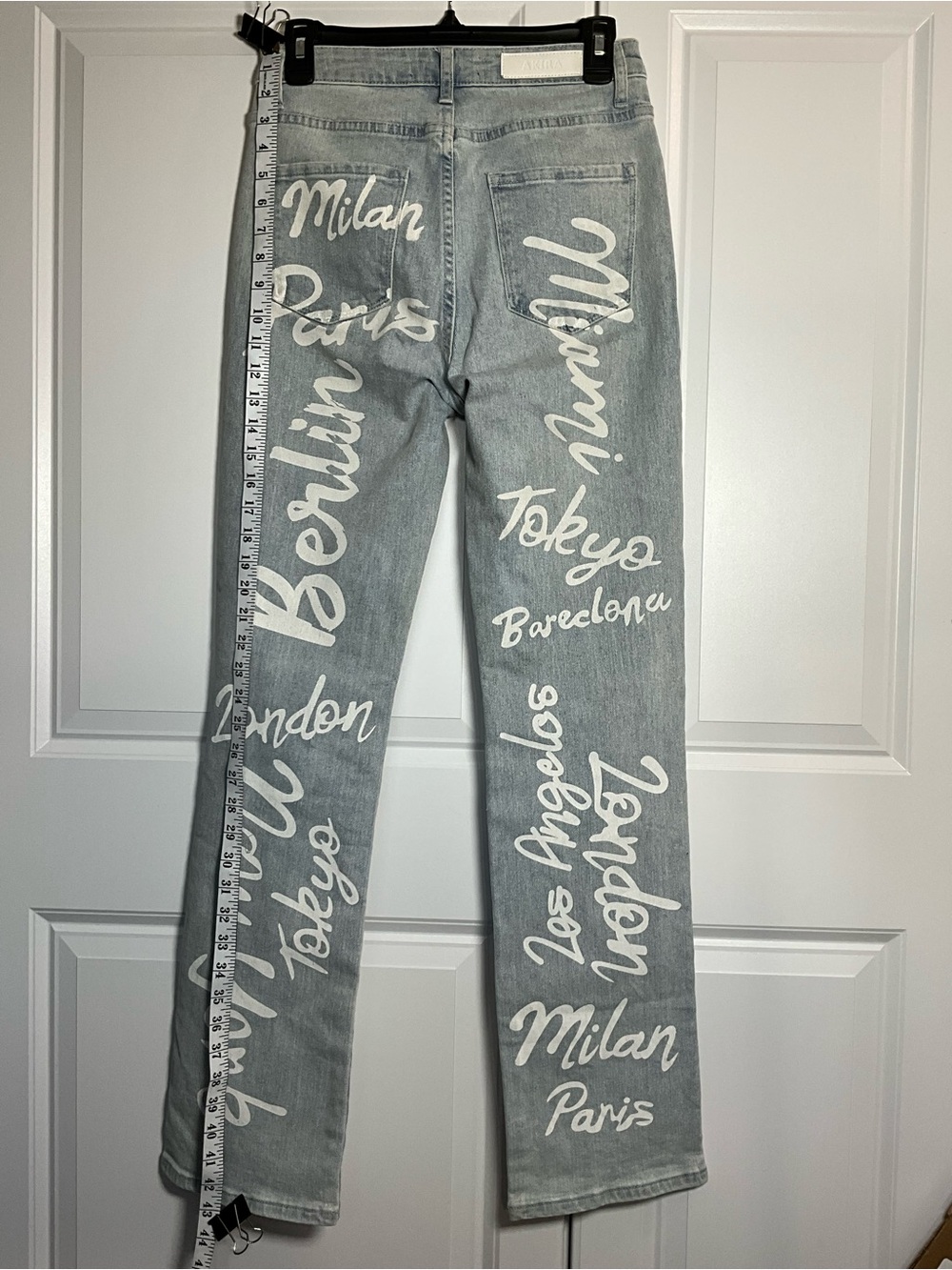 AKIRA City Graphics Size 7 (W27) Jeans Straight Leg Distressed Light Wash - Picture 6 of 8